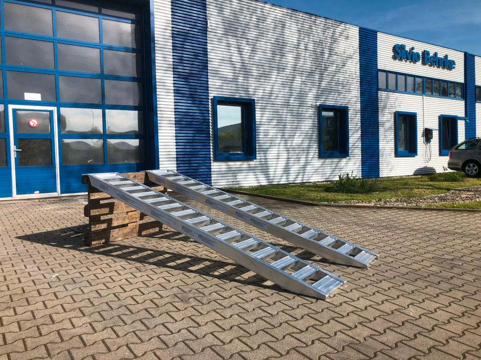 Alurampen Satz 3,50m 4000KG Minibagger Minilader Quad Auffahrrampe *INKL.19% MWST* - Rampe de chargement: photos 4 Alurampen Satz 3,50m 4000KG Minibagger Minilader Quad Auffahrrampe *INKL.19% MWST* - Rampe de chargement: photos 4