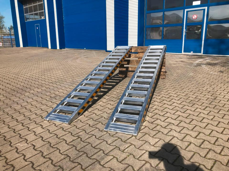Alurampen Satz 3,50m 4000KG Minibagger Minilader Quad Auffahrrampe *INKL.19% MWST* - Rampe de chargement: photos 2 Alurampen Satz 3,50m 4000KG Minibagger Minilader Quad Auffahrrampe *INKL.19% MWST* - Rampe de chargement: photos 2