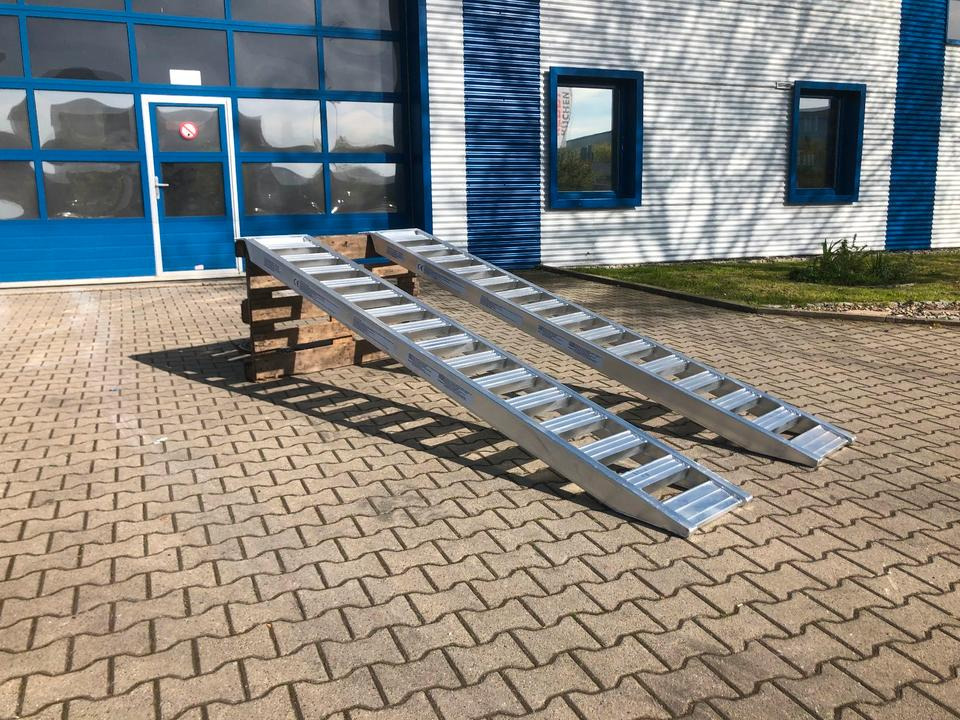 Alurampen Satz 3,50m 4000KG Minibagger Minilader Quad Auffahrrampe *INKL.19% MWST* - Rampe de chargement: photos 3 Alurampen Satz 3,50m 4000KG Minibagger Minilader Quad Auffahrrampe *INKL.19% MWST* - Rampe de chargement: photos 3