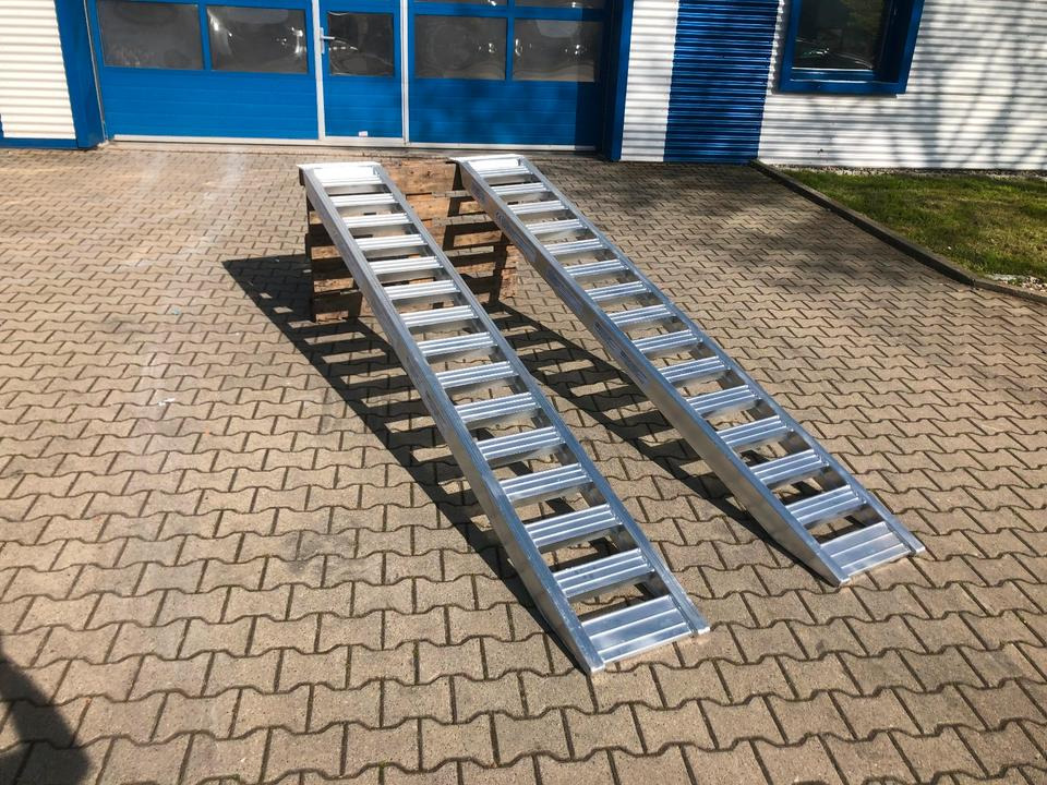 Alurampen Satz 3,50m 4000KG Minibagger Minilader Quad Auffahrrampe *INKL.19% MWST* - Rampe de chargement: photos 5 Alurampen Satz 3,50m 4000KG Minibagger Minilader Quad Auffahrrampe *INKL.19% MWST* - Rampe de chargement: photos 5