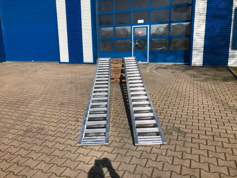 Alurampen Satz 4m 4000KG Minibagger Minilader Quad Auffahrrampe *INKL.19% MWST* - Rampe de chargement: photos 3 Alurampen Satz 4m 4000KG Minibagger Minilader Quad Auffahrrampe *INKL.19% MWST* - Rampe de chargement: photos 3