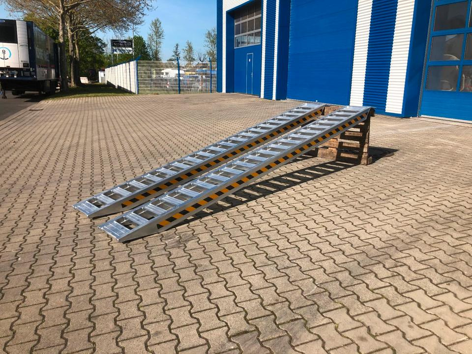 Alurampen Satz 4m 4000KG Minibagger Minilader Quad Auffahrrampe *INKL.19% MWST* - Rampe de chargement: photos 1 Alurampen Satz 4m 4000KG Minibagger Minilader Quad Auffahrrampe *INKL.19% MWST* - Rampe de chargement: photos 1