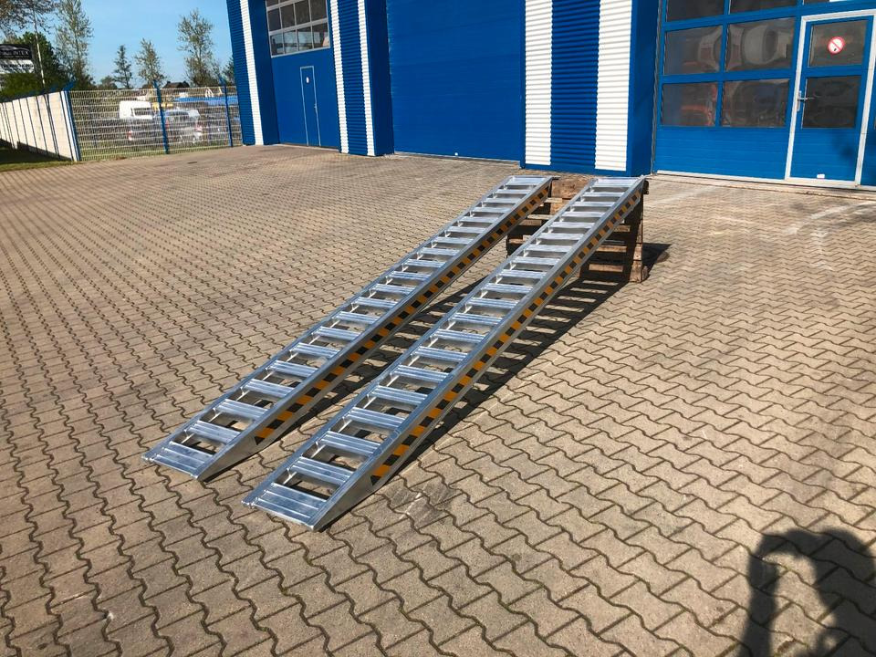Alurampen Satz 4m 4000KG Minibagger Minilader Quad Auffahrrampe *INKL.19% MWST* - Rampe de chargement: photos 2 Alurampen Satz 4m 4000KG Minibagger Minilader Quad Auffahrrampe *INKL.19% MWST* - Rampe de chargement: photos 2