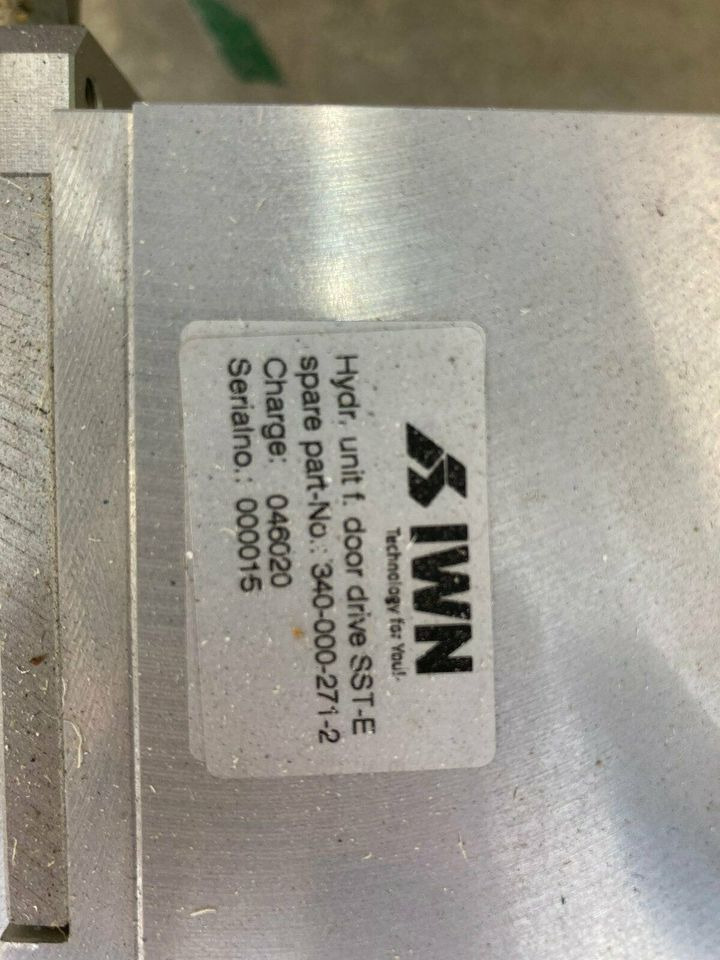 MAN Lion´s City 12 Türantrieb hintere Tür Teilenummer 36744066140 - Portière et pièces pour Camion: photos 4 MAN Lion´s City 12 Türantrieb hintere Tür Teilenummer 36744066140 - Portière et pièces pour Camion: photos 4
