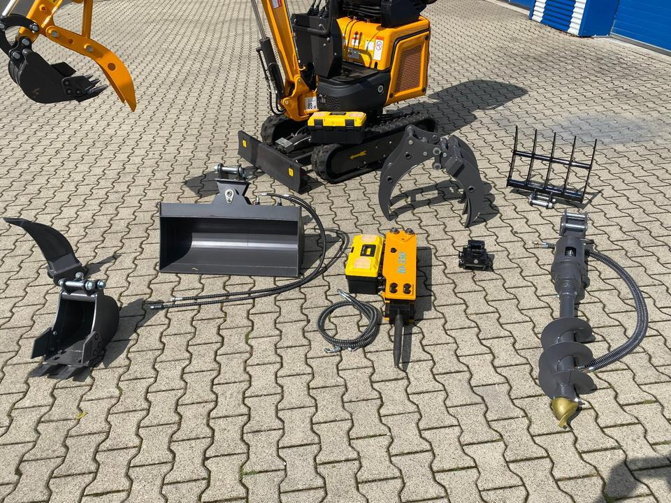 Minibagger BK1300JSR inkl. großem Zubehörpaket *INKL.19% MWST*BERGER KRAUS* VERSTELLFAHRWERK*KUBOTA*SOFORT!* - Mini pelle: photos 2 Minibagger BK1300JSR inkl. großem Zubehörpaket *INKL.19% MWST*BERGER KRAUS* VERSTELLFAHRWERK*KUBOTA*SOFORT!* - Mini pelle: photos 2