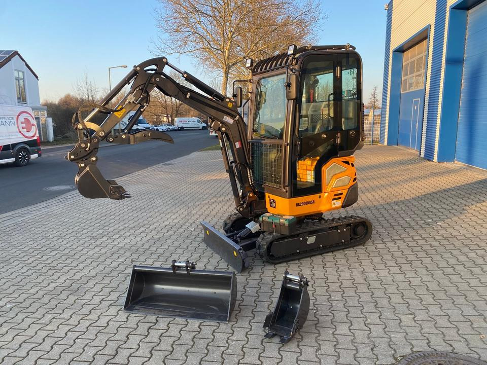 Minibagger BK2000NKSR inkl. Schaufelpaket *INKL.19% MWST*BERGER KRAUS*KUBOTA* KLIMA*SCHWENKARM*VERSTELLFAHRWERK* - Mini pelle: photos 2 Minibagger BK2000NKSR inkl. Schaufelpaket *INKL.19% MWST*BERGER KRAUS*KUBOTA* KLIMA*SCHWENKARM*VERSTELLFAHRWERK* - Mini pelle: photos 2