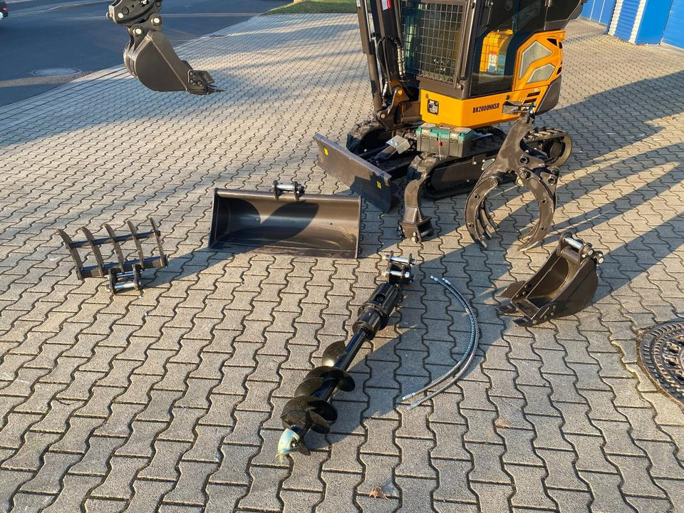 Minibagger BK2000NKSR inkl. Zubehörpaket *INKL.19% MWST*BERGER KRAUS*KUBOTA* KLIMA*SCHWENKARM*VERSTELLFAHRWERK* - Mini pelle: photos 3 Minibagger BK2000NKSR inkl. Zubehörpaket *INKL.19% MWST*BERGER KRAUS*KUBOTA* KLIMA*SCHWENKARM*VERSTELLFAHRWERK* - Mini pelle: photos 3