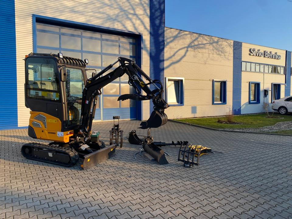 Minibagger BK2000NKSR inkl. Zubehörpaket *INKL.19% MWST*BERGER KRAUS*KUBOTA* KLIMA*SCHWENKARM*VERSTELLFAHRWERK* - Mini pelle: photos 5 Minibagger BK2000NKSR inkl. Zubehörpaket *INKL.19% MWST*BERGER KRAUS*KUBOTA* KLIMA*SCHWENKARM*VERSTELLFAHRWERK* - Mini pelle: photos 5