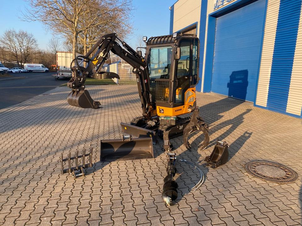 Minibagger BK2000NKSR inkl. Zubehörpaket *INKL.19% MWST*BERGER KRAUS*KUBOTA* KLIMA*SCHWENKARM*VERSTELLFAHRWERK* - Mini pelle: photos 1 Minibagger BK2000NKSR inkl. Zubehörpaket *INKL.19% MWST*BERGER KRAUS*KUBOTA* KLIMA*SCHWENKARM*VERSTELLFAHRWERK* - Mini pelle: photos 1