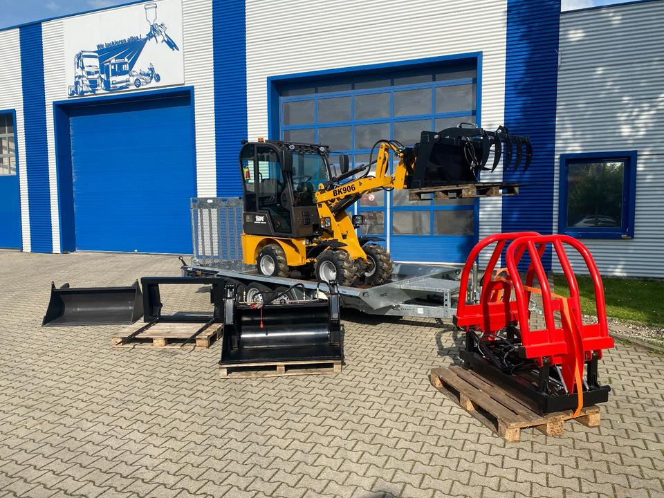 Radlader/Hoflader BK906 Kabine inkl. Tieflader und großem Zubehörpaket *INKL.19% MWST*BERGER KRAUS*PERKINS*CE*SOFORT!* - Valet de ferme, Remorque: photos 3 Radlader/Hoflader BK906 Kabine inkl. Tieflader und großem Zubehörpaket *INKL.19% MWST*BERGER KRAUS*PERKINS*CE*SOFORT!* - Valet de ferme, Remorque: photos 3