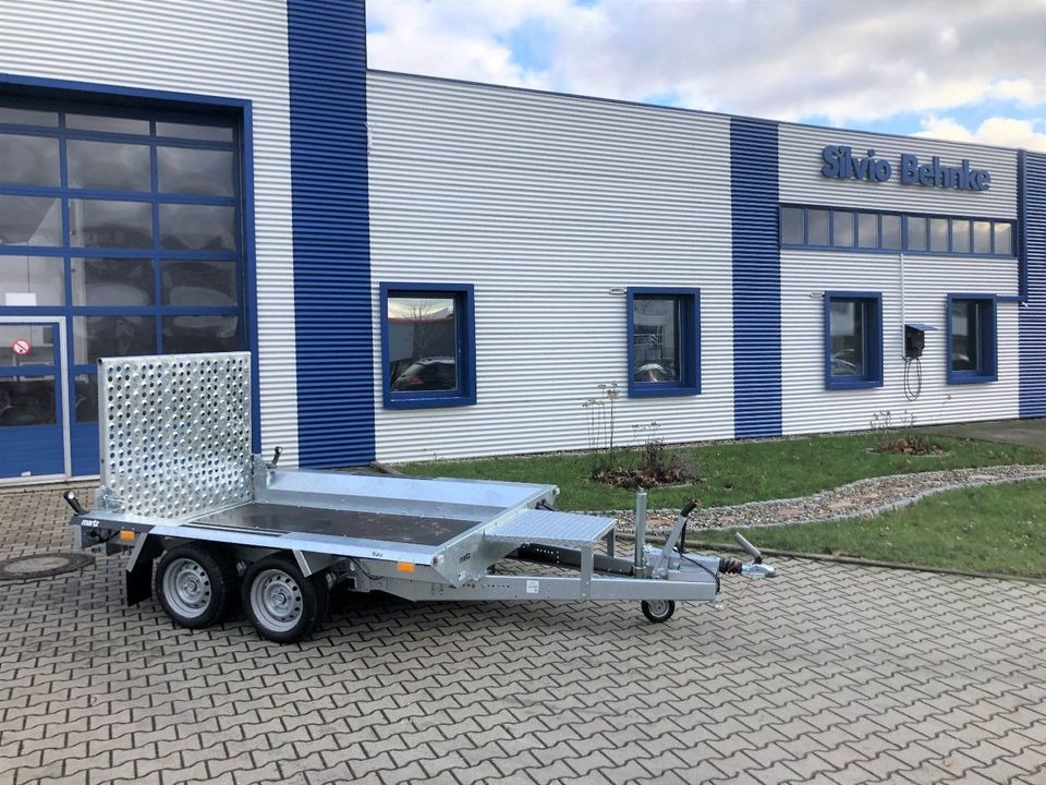 Vermietung / Tieflader 2700KG / Anhänger / ab 3 Tage / Auffahrrampe / Schaufelablage - Remorque porte engin: photos 1 Vermietung / Tieflader 2700KG / Anhänger / ab 3 Tage / Auffahrrampe / Schaufelablage - Remorque porte engin: photos 1