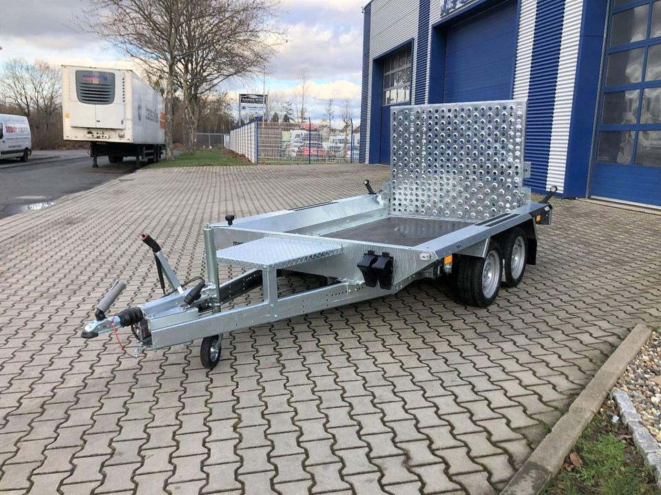 Vermietung / Tieflader 2700KG / Anhänger / ab 3 Tage / Auffahrrampe / Schaufelablage - Remorque porte engin: photos 4 Vermietung / Tieflader 2700KG / Anhänger / ab 3 Tage / Auffahrrampe / Schaufelablage - Remorque porte engin: photos 4