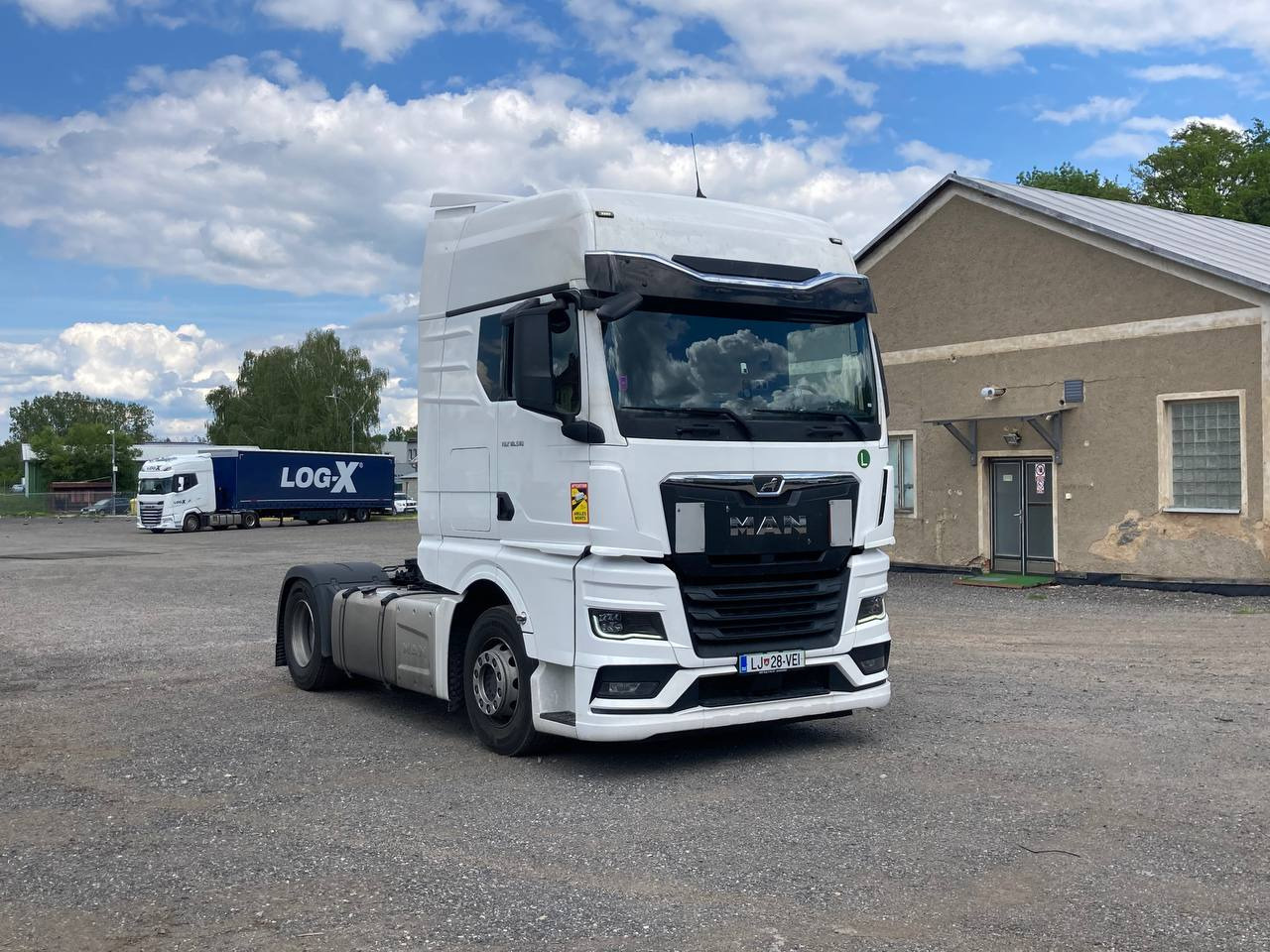 MAN TGX 18.510 XXL*RETARDER*2xTANK*STANDARD*2021 - Tracteur routier: photos 3 MAN TGX 18.510 XXL*RETARDER*2xTANK*STANDARD*2021 - Tracteur routier: photos 3