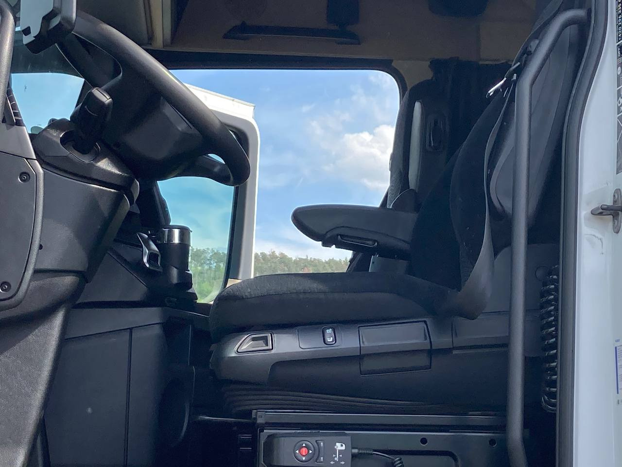 Photo d'intérieur 1: Tracteur routier Mercedes-Benz Actros 1845 LS 4x2 BigSpace