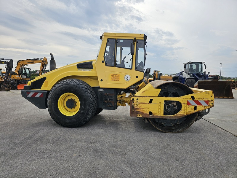 BOMAG BW213DH-4 BVC - Compacteur à pieds de mouton/ Monocylindre: photos 4 BOMAG BW213DH-4 BVC - Compacteur à pieds de mouton/ Monocylindre: photos 4