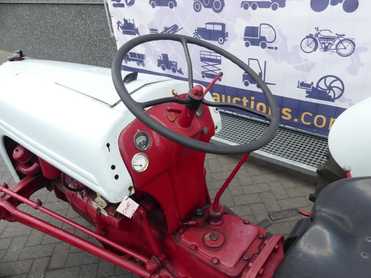 Tracteur agricole Ford 8N, Dearborn: photos 20