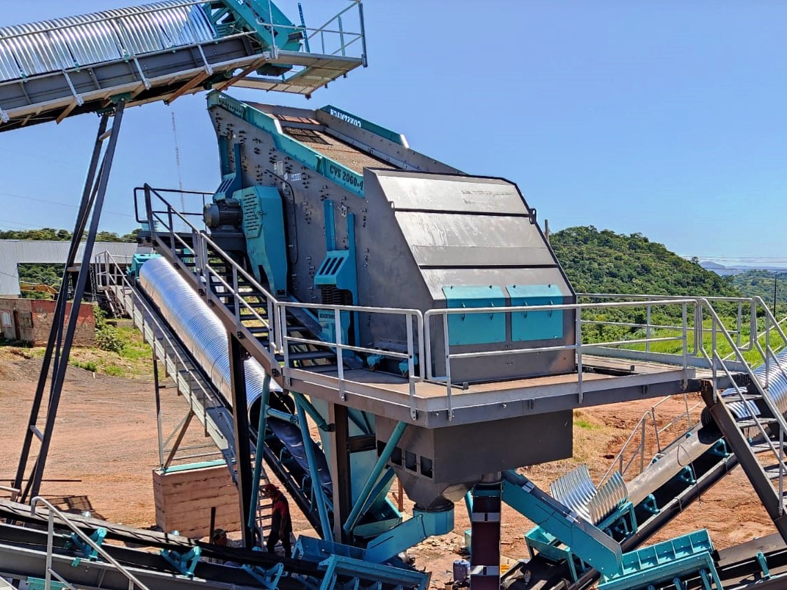 Constmach 140-180 Tph Vibrating Screen 2-3-4 Stages 1800x5000 mm - Crible: photos 1 Constmach 140-180 Tph Vibrating Screen 2-3-4 Stages 1800x5000 mm - Crible: photos 1