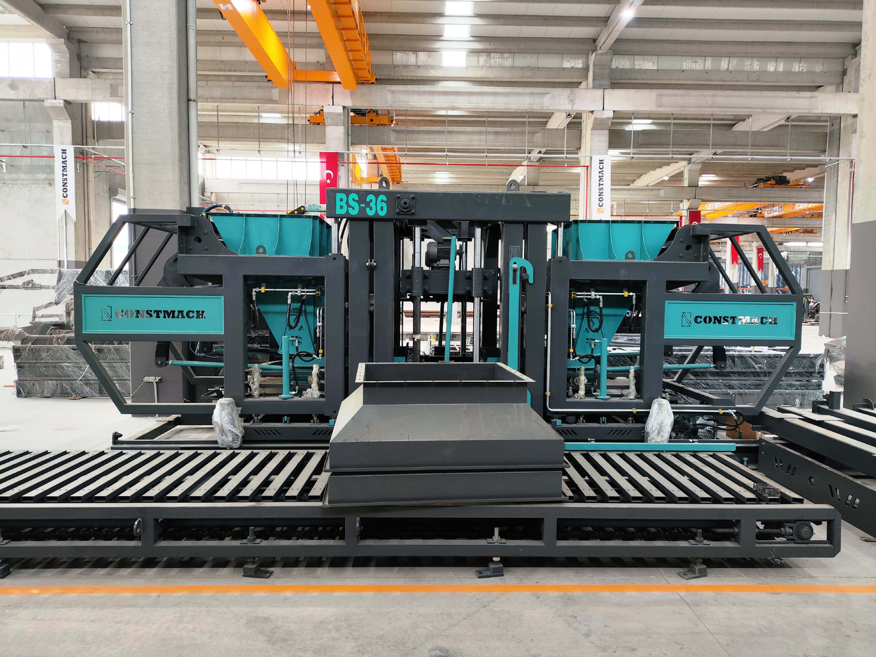 Constmach BS-25 Concrete Block Making Machine (Concrete Paving Machine) - Pondeuse à parpaing: photos 3 Constmach BS-25 Concrete Block Making Machine (Concrete Paving Machine) - Pondeuse à parpaing: photos 3