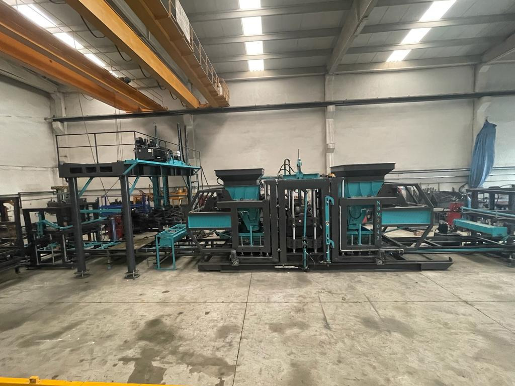 Constmach BS-42 Briquette Making Machine (Concrete Block Making Machine) - Pondeuse à parpaing: photos 1 Constmach BS-42 Briquette Making Machine (Concrete Block Making Machine) - Pondeuse à parpaing: photos 1
