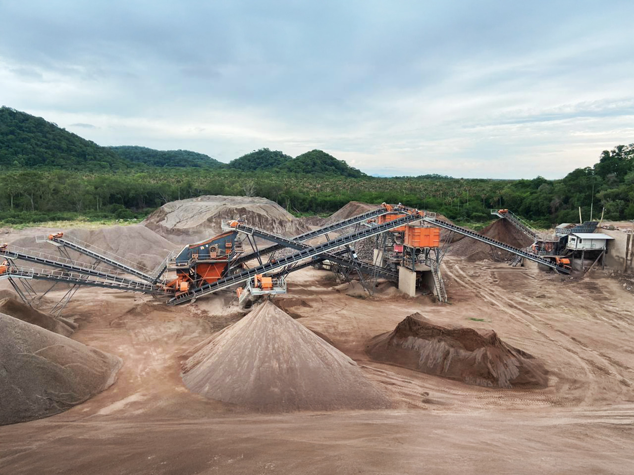 Concasseur neuf Constmach Installation Stationnaire De Concassage De Pierres De Basalte 250-300 Tph: photos 5