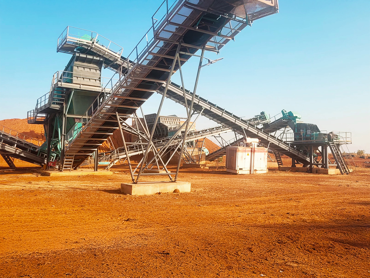 Constmach Stationäre Basalt Steinbrechanlage 250-300 t/h - Concasseur: photos 3 Constmach Stationäre Basalt Steinbrechanlage 250-300 t/h - Concasseur: photos 3