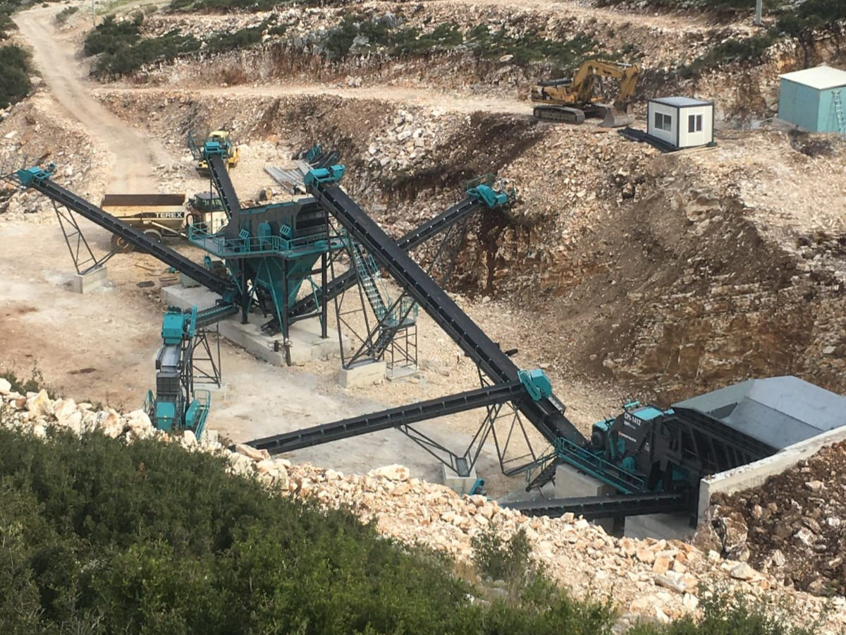 Constmach Stationäre Basalt Steinbrechanlage 250-300 t/h - Concasseur: photos 1 Constmach Stationäre Basalt Steinbrechanlage 250-300 t/h - Concasseur: photos 1