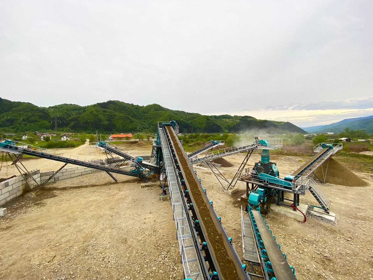 Constmach Stationäre Wasch- und Siebanlagen (Sand-, Kies-, Schotter Wäsche und -siebung) - Crible: photos 2 Constmach Stationäre Wasch- und Siebanlagen (Sand-, Kies-, Schotter Wäsche und -siebung) - Crible: photos 2
