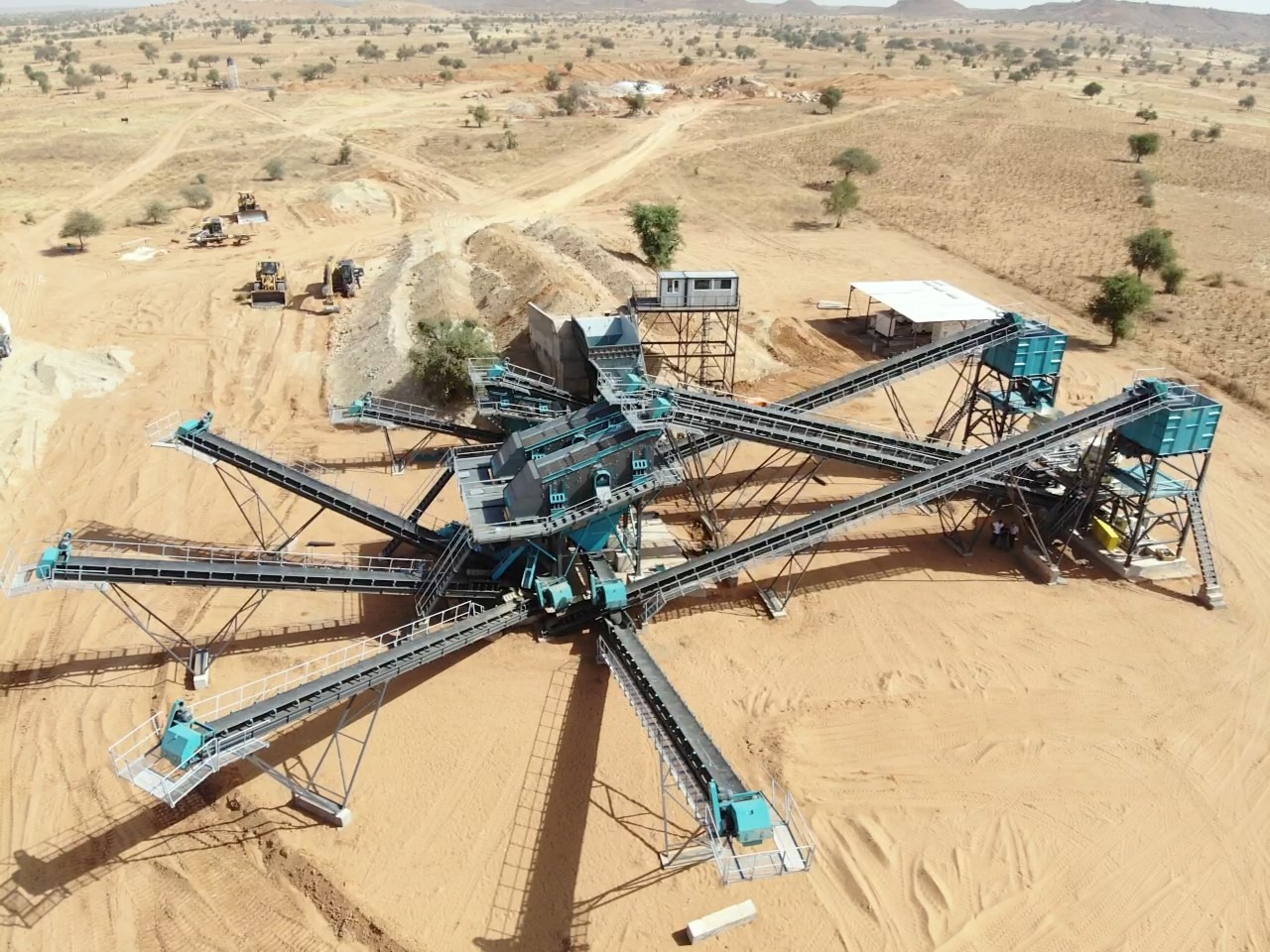 Constmach Stationary Basalt Stone Crushing Plant 250-300 Tph - Concasseur: photos 3 Constmach Stationary Basalt Stone Crushing Plant 250-300 Tph - Concasseur: photos 3