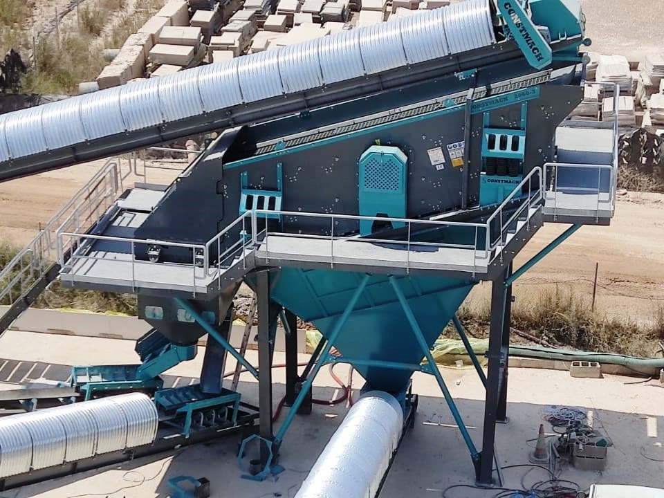Constmach Vibrating Screen Systems 70-95 Tph 2-3-4 Stages 1200x4000 Mm - Crible: photos 3 Constmach Vibrating Screen Systems 70-95 Tph 2-3-4 Stages 1200x4000 Mm - Crible: photos 3