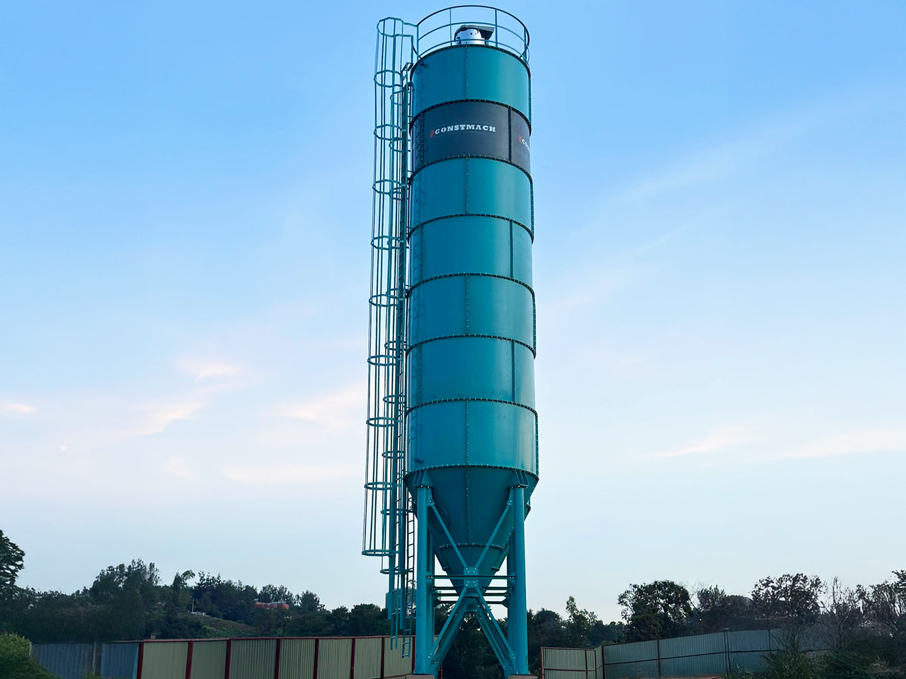 Constmach Zement Silo mit 100 Tonnen Kapazität - Silo à ciment: photos 2 Constmach Zement Silo mit 100 Tonnen Kapazität - Silo à ciment: photos 2