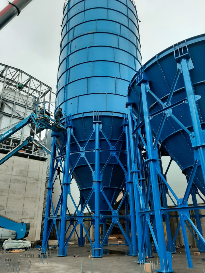 Constmach Zement Silo mit 3000 Tonnen Kapazität - Silo à ciment: photos 1 Constmach Zement Silo mit 3000 Tonnen Kapazität - Silo à ciment: photos 1