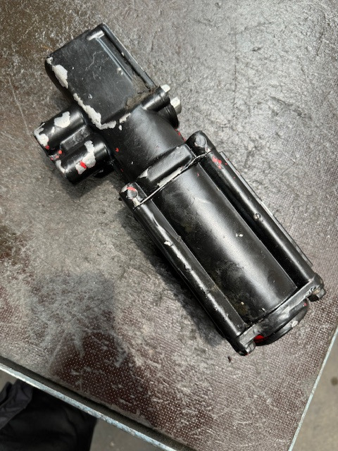 ZF 81326906058 NEW ECOSPLIT PSE-Zylinder - Boîte de vitesse et pièces pour Camion: photos 2 ZF 81326906058 NEW ECOSPLIT PSE-Zylinder - Boîte de vitesse et pièces pour Camion: photos 2