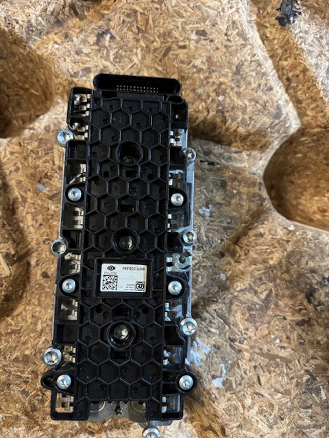 ZF Ventilblock TRAXON Getriebe 0501330550 - Boîte de vitesse et pièces pour Camion: photos 1 ZF Ventilblock TRAXON Getriebe 0501330550 - Boîte de vitesse et pièces pour Camion: photos 1