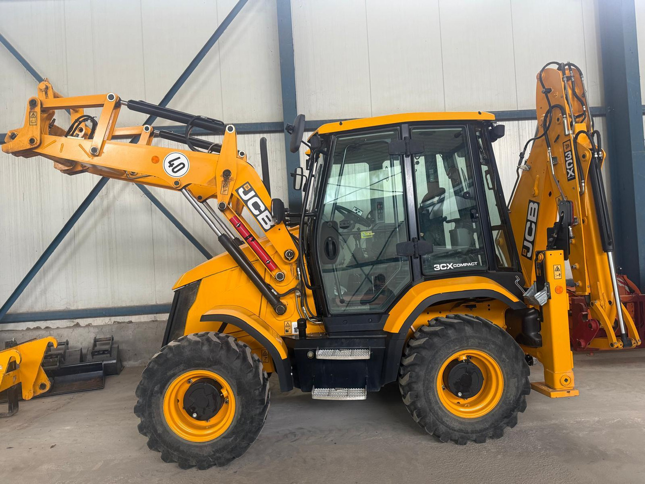 JCB 3CX Compact - Tractopelle: photos 1 JCB 3CX Compact - Tractopelle: photos 1