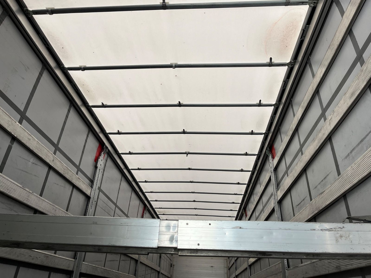 Schmitz Cargobull SCS 24 Bordwand - Semi-remorque rideaux coulissants: photos 5 Schmitz Cargobull SCS 24 Bordwand - Semi-remorque rideaux coulissants: photos 5