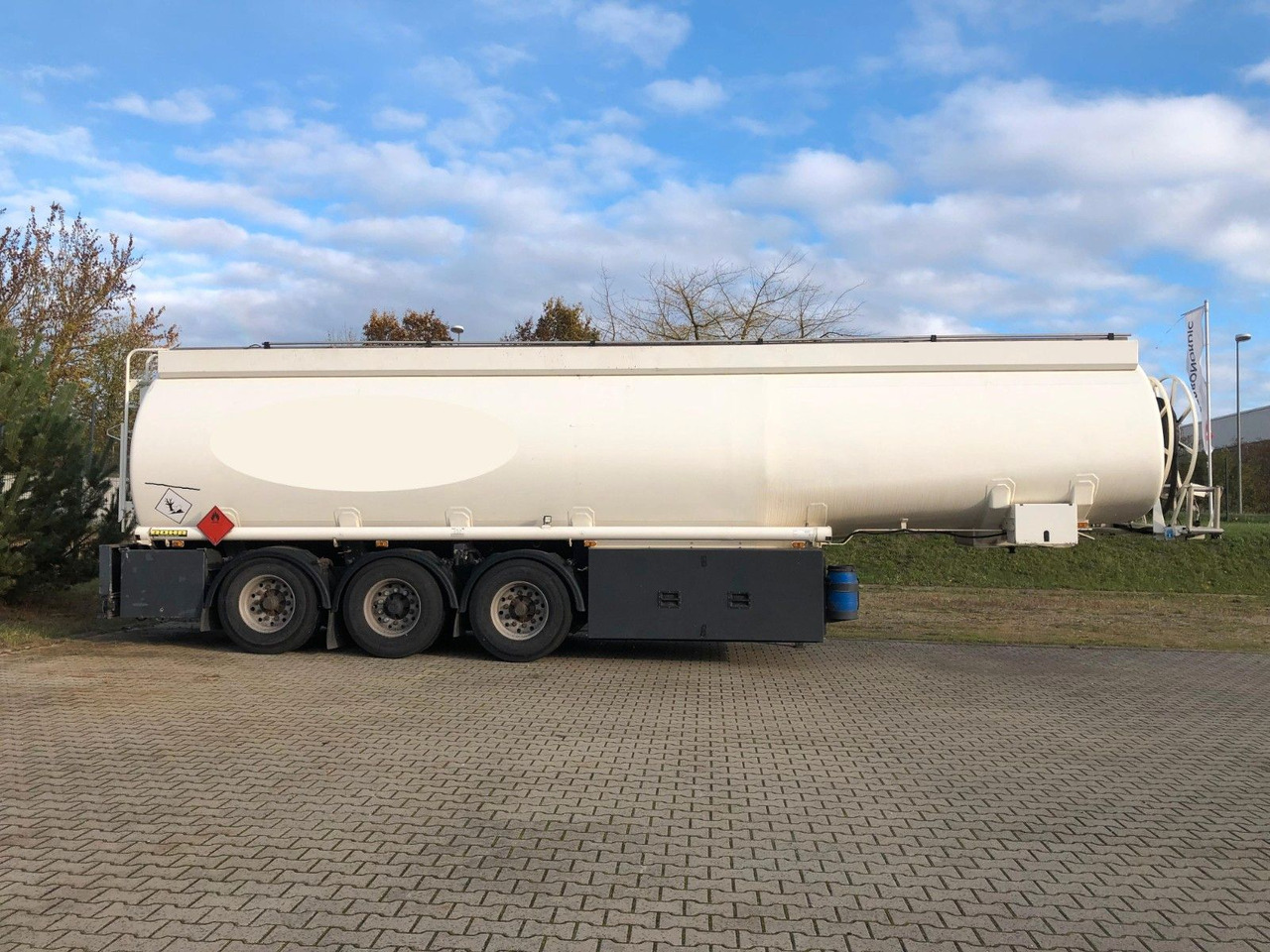 ROHR TAL-A-ZE 4Kammern*ADR*BENZIN*DIESEL*HEIZÖL - Semi-remorque citerne: photos 4 ROHR TAL-A-ZE 4Kammern*ADR*BENZIN*DIESEL*HEIZÖL - Semi-remorque citerne: photos 4