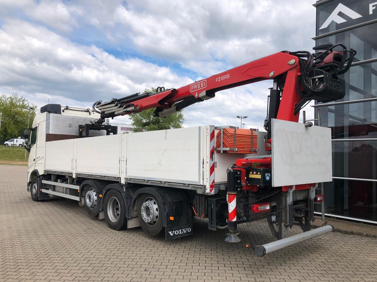 Volvo FH460 8x2 TRIDEM VLA&NLA gelenkt*FASSI F215AS.24 - Camion grue: photos 5 Volvo FH460 8x2 TRIDEM VLA&NLA gelenkt*FASSI F215AS.24 - Camion grue: photos 5