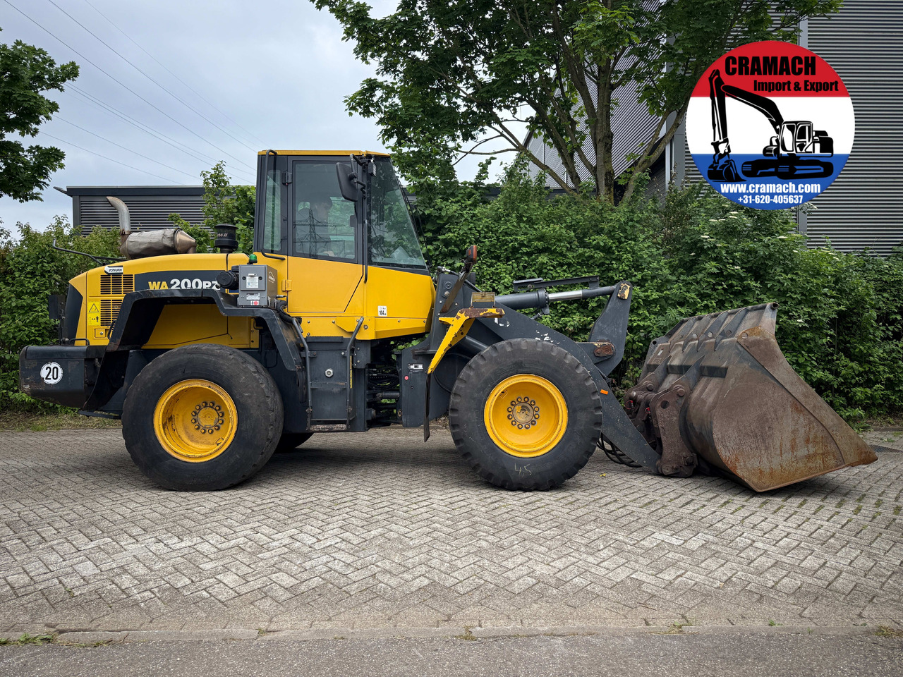KOMATSU WA200PZ-6 - Chargeuse sur pneus: photos 2 KOMATSU WA200PZ-6 - Chargeuse sur pneus: photos 2