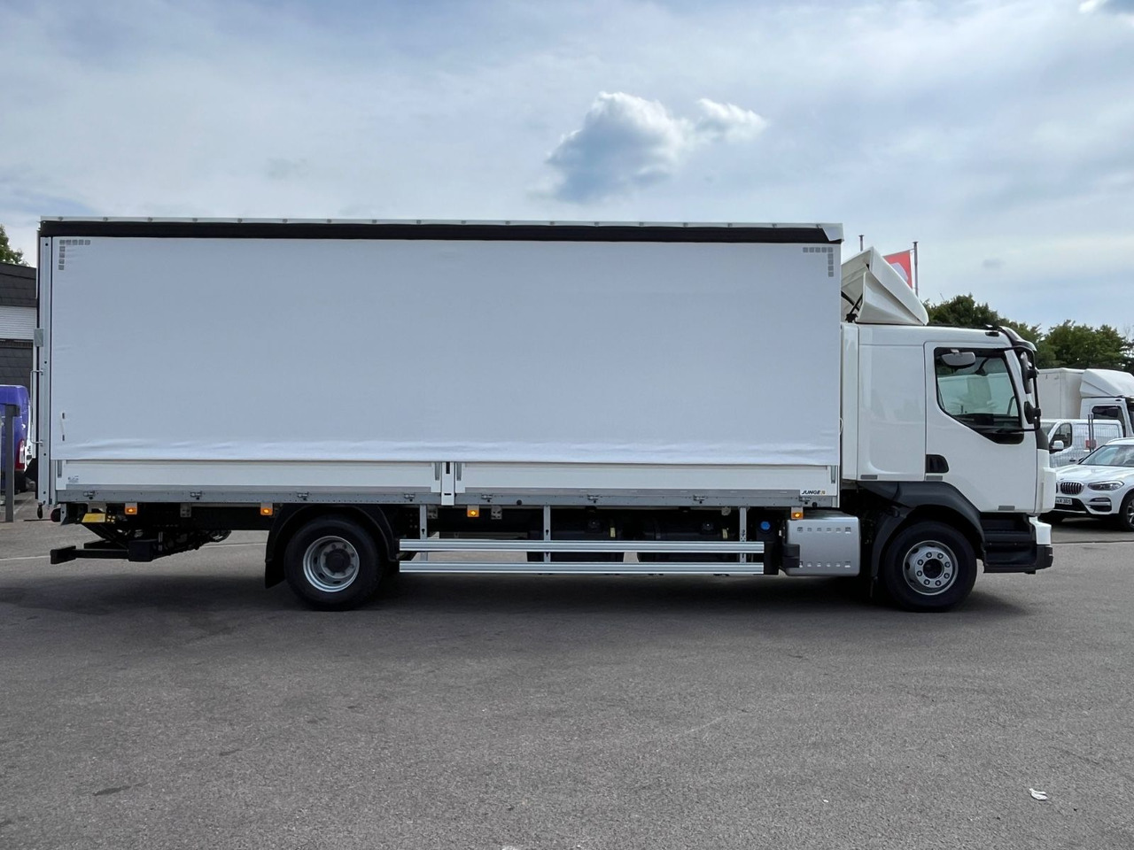 Volvo FL 14.245 Junge Schiebeplanenaufbau LBW - Camion à rideaux coulissants: photos 3 Volvo FL 14.245 Junge Schiebeplanenaufbau LBW - Camion à rideaux coulissants: photos 3