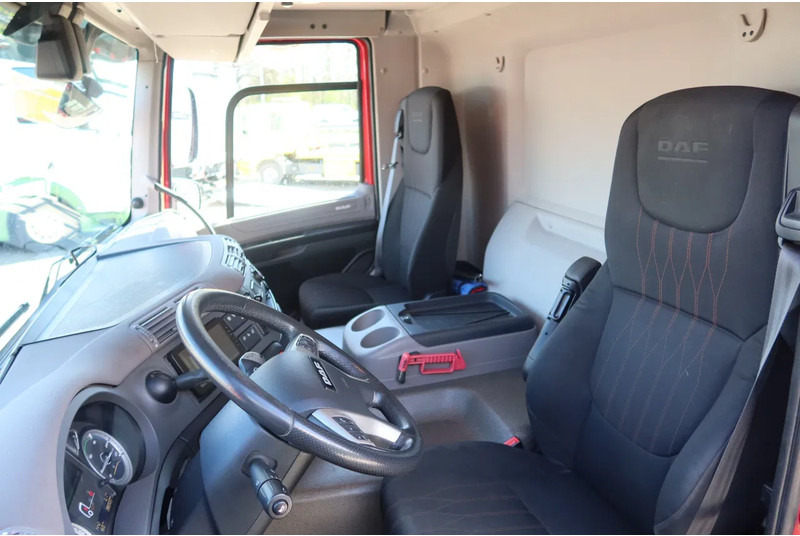 DAF CF 300 Koel/Vries Carrier iceland + Dhollandia 2500KG klep trenn wand - Camion frigorifique: photos 5 DAF CF 300 Koel/Vries Carrier iceland + Dhollandia 2500KG klep trenn wand - Camion frigorifique: photos 5