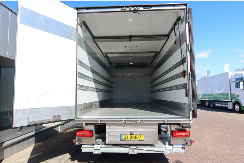 DAF CF 300 Koel/Vries Carrier iceland + Dhollandia 2500KG klep trenn wand - Camion frigorifique: photos 3 DAF CF 300 Koel/Vries Carrier iceland + Dhollandia 2500KG klep trenn wand - Camion frigorifique: photos 3