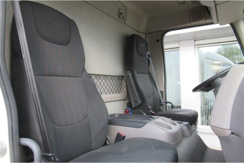 DAF LF 230 Bak+Klep Dhollandia 1500 kg Euro 6 - Camion fourgon: photos 5 DAF LF 230 Bak+Klep Dhollandia 1500 kg Euro 6 - Camion fourgon: photos 5