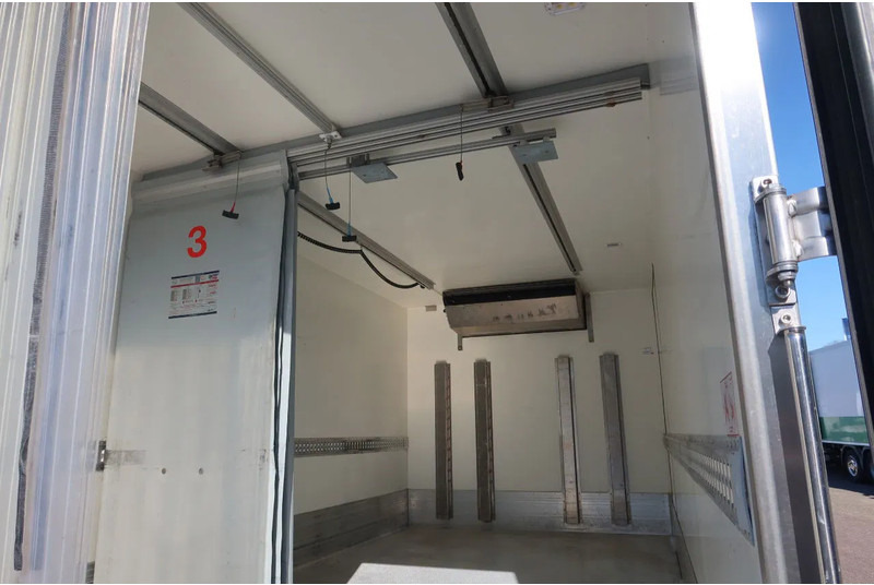 FUSO Canter Thermoking T 600R Koel/Vries + Laadklep - Camion frigorifique: photos 3 FUSO Canter Thermoking T 600R Koel/Vries + Laadklep - Camion frigorifique: photos 3