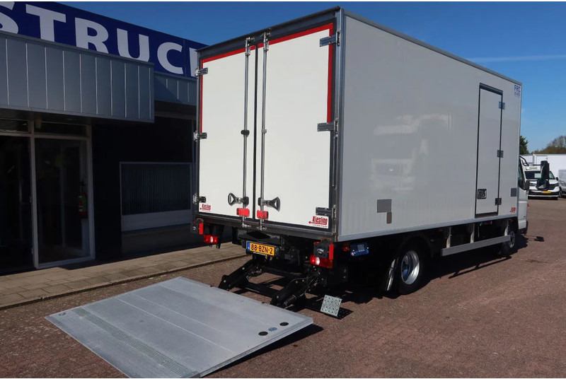 FUSO Canter Thermoking T 600R Koel/Vries + Laadklep - Camion frigorifique: photos 4 FUSO Canter Thermoking T 600R Koel/Vries + Laadklep - Camion frigorifique: photos 4