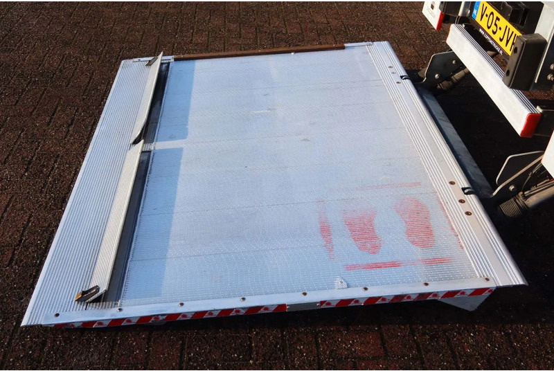 Iveco Daily 35C16 Carrier Xarios 350 Koel+Vries+verwarmen + stekker 220 volt, Dhollandia 750 kg klep - Véhicule utilitaire frigorifique: photos 5 Iveco Daily 35C16 Carrier Xarios 350 Koel+Vries+verwarmen + stekker 220 volt, Dhollandia 750 kg klep - Véhicule utilitaire frigorifique: photos 5