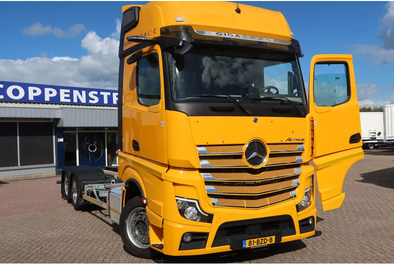 Mercedes-Benz Actros 2642 LL Giga Space Wisselbare opbouw/chassis cabine + lift as - Camion porte-conteneur/ Caisse mobile: photos 2 Mercedes-Benz Actros 2642 LL Giga Space Wisselbare opbouw/chassis cabine + lift as - Camion porte-conteneur/ Caisse mobile: photos 2