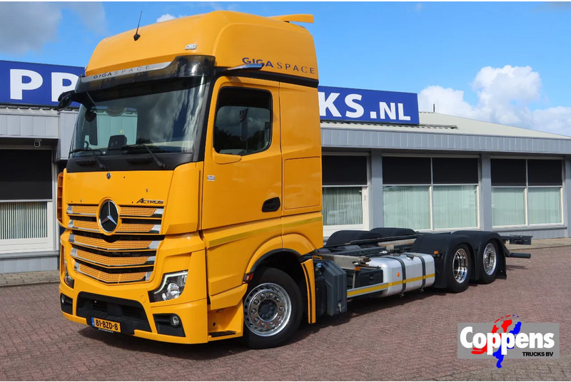 Mercedes-Benz Actros 2642 LL Giga Space Wisselbare opbouw/chassis cabine + lift as - Camion porte-conteneur/ Caisse mobile: photos 1 Mercedes-Benz Actros 2642 LL Giga Space Wisselbare opbouw/chassis cabine + lift as - Camion porte-conteneur/ Caisse mobile: photos 1