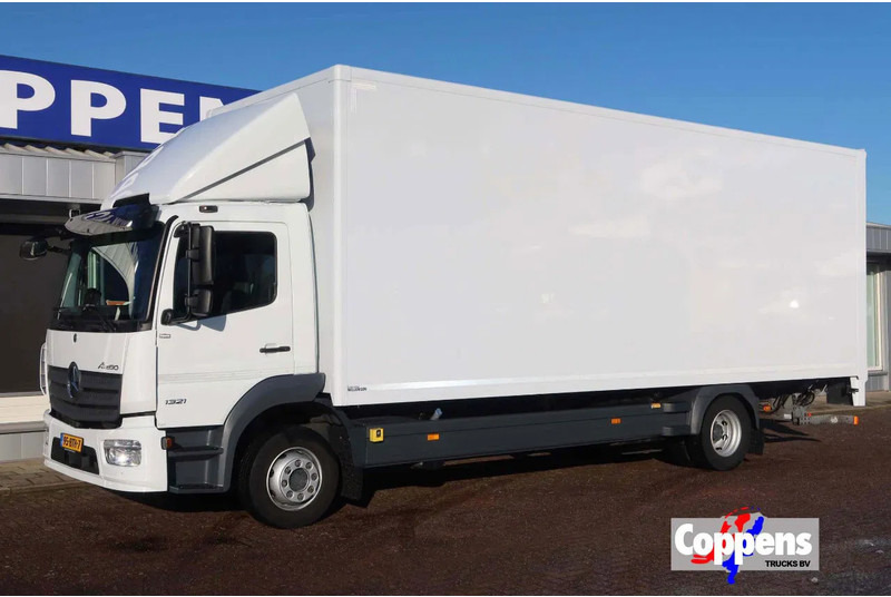 Mercedes-Benz Atego 1321L Bakwagen Laadklep 2000kg / 3 Stoelen!! - Camion fourgon: photos 1 Mercedes-Benz Atego 1321L Bakwagen Laadklep 2000kg / 3 Stoelen!! - Camion fourgon: photos 1