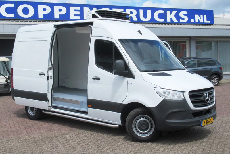 Mercedes-Benz Sprinter 316 CDI Koelen/Vriezen/ Verwarmen Carrier Xarios 350 + 220 volt nacht aansluiting - Véhicule utilitaire frigorifique: photos 2 Mercedes-Benz Sprinter 316 CDI Koelen/Vriezen/ Verwarmen Carrier Xarios 350 + 220 volt nacht aansluiting - Véhicule utilitaire frigorifique: photos 2