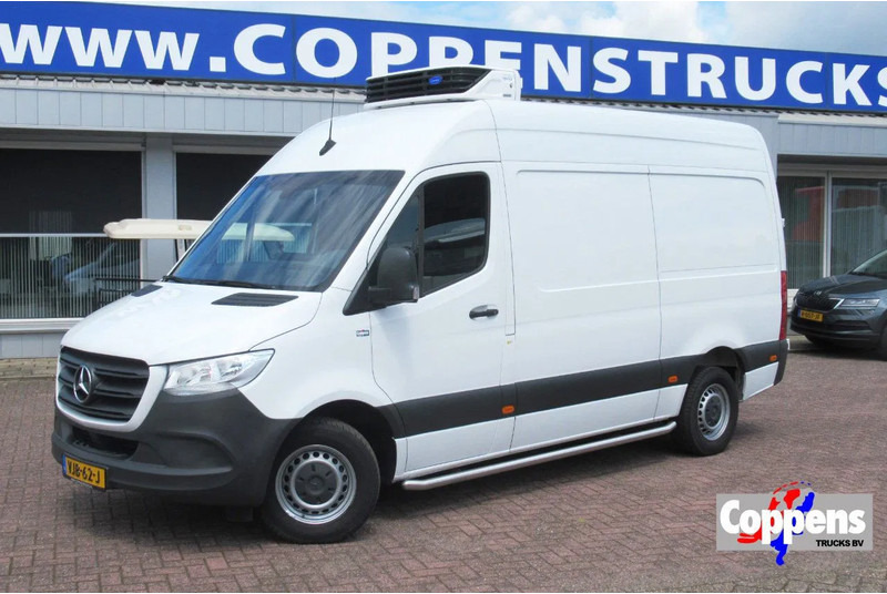 Mercedes-Benz Sprinter 316 CDI Koelen/Vriezen/ Verwarmen Carrier Xarios 350 + 220 volt nacht aansluiting - Véhicule utilitaire frigorifique: photos 1 Mercedes-Benz Sprinter 316 CDI Koelen/Vriezen/ Verwarmen Carrier Xarios 350 + 220 volt nacht aansluiting - Véhicule utilitaire frigorifique: photos 1